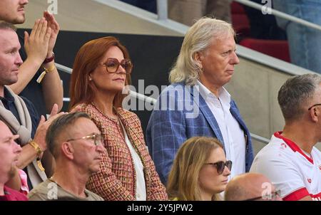 Stuttgart, Deutschland. September 2024. Andrea Berg und Ehemann Ulrich Ferberin beim Spiel VFB STUTTGART – BORUSSIA DORTMUND am 22. September 2024 in Stuttgart. Saison 2024/2025, 1.Bundesliga, Spieltag 4, 4.Spieltag Fotograf: ddp Images/Star-Images - DFL-VORSCHRIFTEN VERBIETEN JEDE VERWENDUNG VON FOTOS als BILDSEQUENZEN und/oder QUASI-VIDEO - Credit: ddp Media GmbH/Alamy Live News Stockfoto