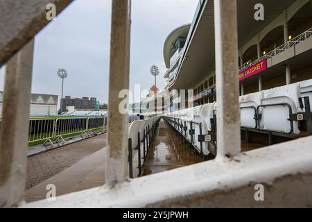 Eine allgemeine Ansicht, als das Spiel während des Metro Bank One Day Cup-Spiels zwischen Somerset und Glamorgan County Cricket Club in Trent Bridge, Nottingham am Sonntag, den 22. September 2024, ohne Spiel abgebrochen wurde. (Foto: Stuart Leggett | MI News) Credit: MI News & Sport /Alamy Live News Stockfoto