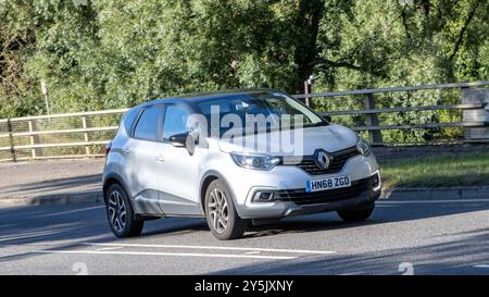 Milton Keynes, Großbritannien - 16. September 2024: Renault Captur 2018 Silber Stockfoto