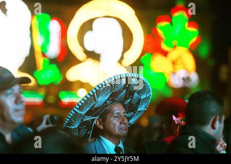 Mexiko-Stadt, Mexiko. September 2024. Eine Person trägt einen Marichi-Hut und wird während des Maraton de Mariachis de la Ciudad de Mexico auf dem Hauptplatz von Zocalo gesehen, dessen Ziel die Förderung und Verbreitung dieser regionalen Musik ist, die 2011 von der Organisation der Vereinten Nationen für Bildung, Wissenschaft und Kultur (UNESCO) als immaterielles Erbe der Menschheit anerkannt wurde. Am 21. September 2024 in Mexiko-Stadt. (Foto: Carlos Santiago/ Credit: Eyepix Group/Alamy Live News Stockfoto