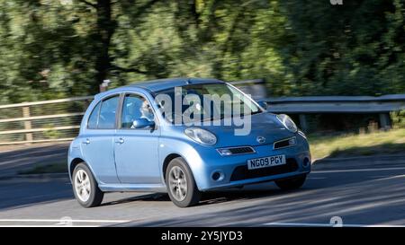 Milton Keynes, Großbritannien - 16. September 2024: 2009 blauer NISSAN MICRA Car Stockfoto