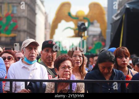 Mexiko-Stadt, Mexiko. September 2024. Personen werden während des Maraton de Mariachis de la Ciudad de Mexico auf dem Hauptplatz von Zocalo gesehen, dessen Ziel die Förderung und Verbreitung dieser regionalen Musik ist, die 2011 von der Organisation der Vereinten Nationen für Bildung, Wissenschaft und Kultur (UNESCO) als immaterielles Erbe der Menschheit anerkannt wurde. Am 21. September 2024 in Mexiko-Stadt. (Foto: Carlos Santiago/ Credit: Eyepix Group/Alamy Live News Stockfoto