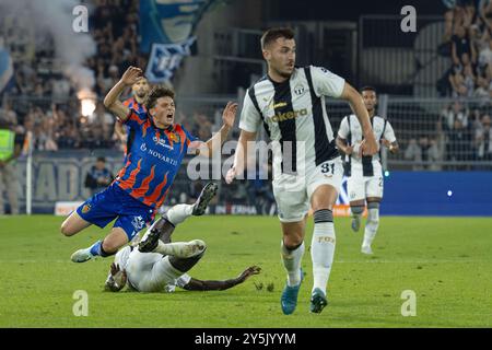 Basel, Schweiz. September 2024. Basel, Schweiz, 21. September 2024: Foul auf Marin Soticek (19 Basel) während des Super League Fußballspiels zwischen dem FC Basel 1893 und dem FC Zürich im St. Jakob Park in Basel. Philipp Kresnik (Philipp Kresnik/SPP) Credit: SPP Sport Press Photo. /Alamy Live News Stockfoto