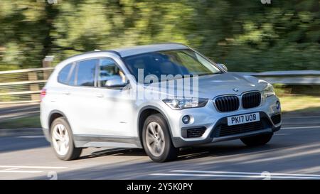 Milton Keynes, Großbritannien - 16. September 2024: BMW X1 mit silbernem Dieselmotor 2017 Stockfoto