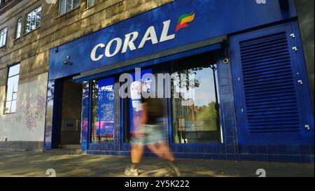 Korallenbuchmacher in der Euston Road/Warren Street, London Stockfoto