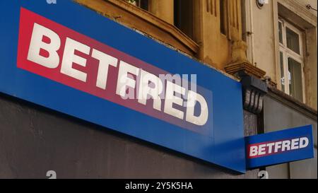 Das Betfred-Bücherbüro an der Tottenhamd Court Road, London Stockfoto