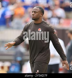 Cleveland, Usa. September 2024. Nick Chubb (24) läuft auf dem Feld vor dem Spiel gegen die New York Giants im Huntington Bank Field in Cleveland, Ohio am Sonntag, den 22. September 2024. Foto: Aaron Josefczyk/UPI Credit: UPI/Alamy Live News Stockfoto