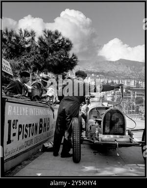 Vintage Grand Prix 1933 von Monaco mit einem Bugatti Typ 51 Nummer 12, der von William Grover-Williams an seinem Boxenstopp während des Rennens in Monaco gefahren wurde. Er ist vor allem für den Gewinn des ersten Großen Preises von Monaco bekannt. Während des Zweiten Weltkriegs arbeitete Grover-Williams, Codename Sebastian, als Agent in Frankreich für die geheime British Special Operations Executive (SOE) Organisation. Die Ziele der SOE waren Spionage, Sabotage und Aufklärung in den von den Achsenmächten besetzten Ländern, insbesondere in Nazi-Deutschland. Stockfoto