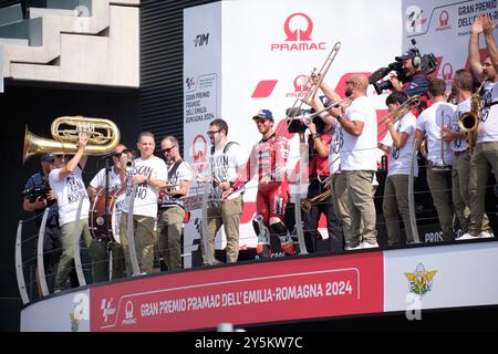 Vinales fuhr sein Aprilia-Bike am Ende des Emilia Romagna GP-Rennens in Italien Stockfoto