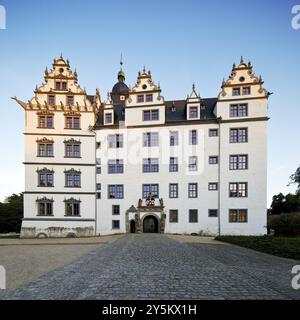 Die Wolfsburg, eine Weserrenaissanceschloss aus dem 13. Jahrhundert und Namensgeber der Stadt Wolfsburg, Niedersachsen, Deutschland, Europa Stockfoto