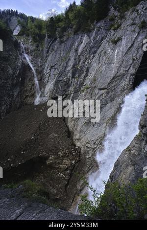 Simms Wasserfall bei Holzgau im Hoehenbachtal im Naturpark Lechtal, Österreich, Tirol, Simms Wasserfall im Naturpark Lechtal, Österreich, Ty Stockfoto