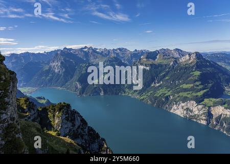 Panoramablick von Fronalpstock auf den Vierwaldstättersee in der Schweiz Stockfoto