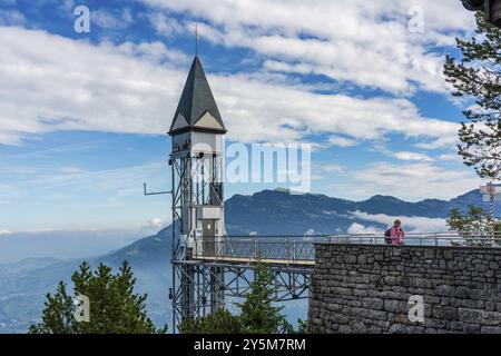 Hammetschwand Aufzug, Europas höchster freistehender Freiluftaufzug in der Schweiz Stockfoto