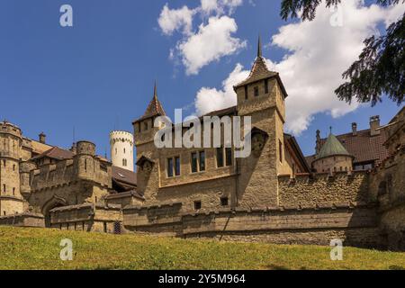 Panoramablick auf Schloss Lichtenstein in Deutschland Stockfoto