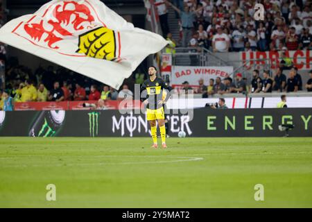 Stuttgart, Deutschland. September 2024. im Bild: Enttaeuschung, niedergeschlagen, deprimiert, Frust, enttaeuscht, enttaeuscht schauend, enttäuscht bei Ramy Bensebaini (Borussia Dortmund, 5). 22.09.2024, Fußball, 1. Bundesliga, 4. Spieltag, VfB Stuttgart - Borussia Dortmund, GER, Stuttgart, MHPArena, DFL-VORSCHRIFTEN VERBIETEN JEDE VERWENDUNG VON FOTOGRAFIEN ALS BILDSEQUENZEN UND/ODER QUASI-VIDEO. Quelle: dpa/Alamy Live News Stockfoto