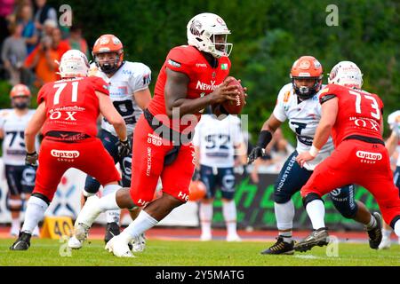 Weingarten, Deutschland. September 2024. Donovan Isom (18, QB, New Yorker Lions Braunschweig) GER, ifm Ravensburg Razorbacks vs New Yorker Lions Braunschweig, American Football, GFL, Saison 2024, Playoffs, Viertelfinale, 22.09.2024, Eibner-Pressefoto/Florian Wolf Credit: dpa/Alamy Live News Stockfoto