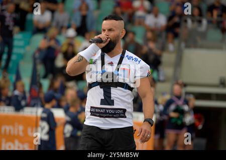 Weingarten, Deutschland. Januar 2016. Marcus Haider (Stadionsprecher, ifm Ravensburg Razorbacks) GER, ifm Ravensburg Razorbacks vs New Yorker Lions Braunschweig, American Football, GFL, Saison 2024, Playoffs, Viertelfinale, 22.09.2024, Eibner-Pressefoto/Florian Wolf Credit: dpa/Alamy Live News Stockfoto