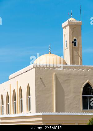 Grande Mosquée de Saint-Louis, Senegal an einem klaren Nachmittag - Porträt-Aufnahme Stockfoto