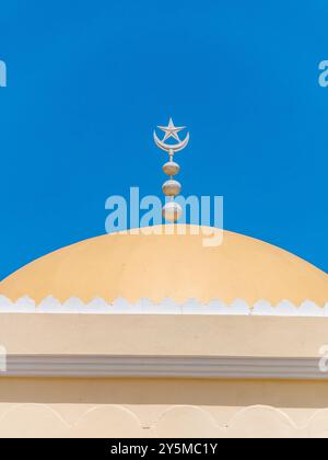 Grande Mosquée de Saint-Louis, Senegal an einem klaren Nachmittag - Nahaufnahme Stockfoto