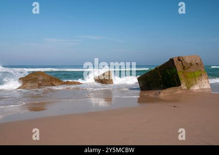 Bunker aus dem 2. Weltkrieg am Strand La Piste, Capbreton, Golf of Gascogne, Landes (40), Region Nouvelle-Aquitaine, Frankreich Stockfoto