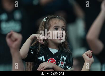 22. September 2024: Besiktas-Fans während eines Spiels der Türkei SÃ¼per Ligue, BeÅŸiktaÅŸ J. K gegen EyÃ¼pspor, im Besiktas-Stadion, Istanbul, Türkei. Ulrik Pedersen/CSM Stockfoto