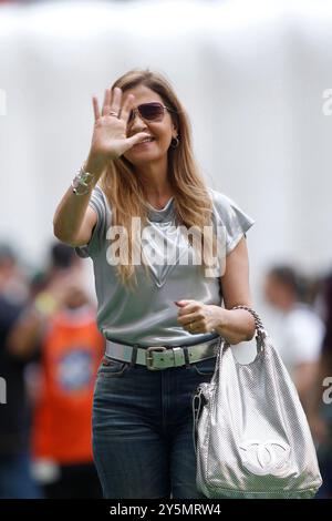 Brasilia, Brasilien. September 2024. Leila Pereira, Presidente of Palmeiras, winkt den Fans vor dem Spiel zwischen Vasco da Gama und Palmeiras für die brasilianische Serie A 2024 im Mane Garrincha Stadium in Brasilia am 22. September 2024 Foto: Adalberto Marques/DiaEsportivo/Alamy Live News Credit: DiaEsportivo/Alamy Live News Stockfoto