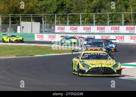 Monza, Italien. September 2024. Lucas AUER (AUT) fuhr für das MERCEDES-AMG TEAM MANN-FILTER #48 in Runde 10 während des Rennens der Fanatec GT World Challenge Runde 8 2024 auf dem Autodromo Nazionale in Monza (Italien). Quelle: Riccardo Righetti/Alamy Live News Stockfoto