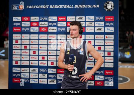 Hamburg, Deutschland. September 2024. Jonas Mattisseck (Alba Berlin, #09) beim Interview, GER, Veolia Towers Hamburg vs Alba Berlin, Basketball, Bundesliga, Spieltag 1, Saison 2024/2025, 22.09.2024 Foto: Eibner-Pressefoto/Max Vincen Credit: dpa/Alamy Live News Stockfoto