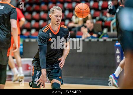 Chemnitz, Deutschland 22. September 2024: 1.BBL - 2024/2025 - Niners Chemnitz vs. Ratiopharm Ulm im Bild: Thomas Klepeisz (Ulm) Stockfoto