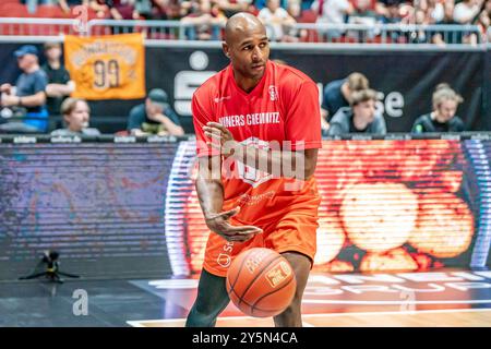 Chemnitz, Deutschland 22. September 2024: 1.BBL - 2024/2025 - Niners Chemnitz vs. Ratiopharm Ulm im Bild: DeAndre Lansowne (Chemnitz) Stockfoto