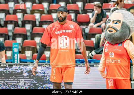 Chemnitz, Deutschland 22. September 2024: 1.BBL - 2024/2025 - Niners Chemnitz vs. Ratiopharm Ulm im Bild:Eddy Edigin (Chemnitz) Stockfoto