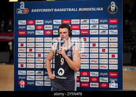 Hamburg, Deutschland. September 2024. Jonas Mattisseck (Alba Berlin, #09) beim Interview, GER, Veolia Towers Hamburg vs Alba Berlin, Basketball, Bundesliga, Spieltag 1, Saison 2024/2025, 22.09.2024 Foto: Eibner-Pressefoto/Max Vincen Credit: dpa/Alamy Live News Stockfoto