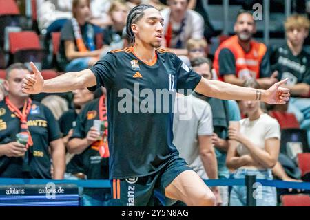 Chemnitz, Deutschland 22. September 2024: 1.BBL - 2024/2025 - Niners Chemnitz vs. Ratiopharm Ulm im Bild: Noa Essengue (Ulm) Stockfoto