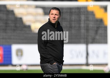 Mark Bonner, Manager von Gillingham während des Spiels der Sky Bet League 2 zwischen Notts County und Gillingham in der Meadow Lane, Nottingham am Samstag, den 21. September 2024. (Foto: Jon Hobley | MI News) Credit: MI News & Sport /Alamy Live News Stockfoto