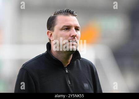 Mark Bonner, Manager von Gillingham während des Spiels der Sky Bet League 2 zwischen Notts County und Gillingham in der Meadow Lane, Nottingham am Samstag, den 21. September 2024. (Foto: Jon Hobley | MI News) Credit: MI News & Sport /Alamy Live News Stockfoto