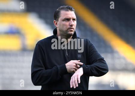 Mark Bonner, Manager von Gillingham während des Spiels der Sky Bet League 2 zwischen Notts County und Gillingham in der Meadow Lane, Nottingham am Samstag, den 21. September 2024. (Foto: Jon Hobley | MI News) Credit: MI News & Sport /Alamy Live News Stockfoto