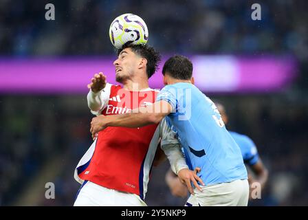 Etihad Stadium, Manchester, Großbritannien. September 2024. Premier League Football, Manchester City gegen Arsenal; Kai Havertz von Arsenal gewinnt einen Titelgewinn gegen Ruben Dias von Manchester City Credit: Action Plus Sports/Alamy Live News Stockfoto