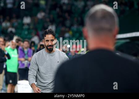 Portugal. September 2024. Rúben Amorim und Vitor Varvalho während des Liga Portugal Betclic-Spiels zwischen Sporting CP und AVS Futebol im Estadio Jose de Alvalade am 22. September 2024 in Lissabon. Liga Portugal Betclic - Sporting CP vs AVS Futebol (Valter Gouveia/SPP) Credit: SPP Sport Pressefoto. /Alamy Live News Stockfoto