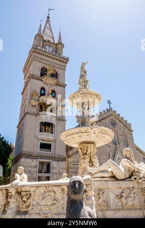 Messina Sizilien Italien, Zona pedonale, Piazza Duomo, Orion Marmorbrunnen Fontana d'Orione, entworfen von Giovanni Angelo Montorsoli, Außenansicht, Messina Stockfoto