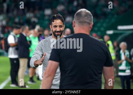 Portugal. September 2024. Rúben Amorim und Vitor Varvalho während des Liga Portugal Betclic-Spiels zwischen Sporting CP und AVS Futebol im Estadio Jose de Alvalade am 22. September 2024 in Lissabon. Liga Portugal Betclic - Sporting CP vs AVS Futebol (Valter Gouveia/SPP) Credit: SPP Sport Pressefoto. /Alamy Live News Stockfoto