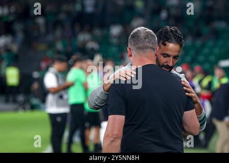 Portugal. September 2024. Rúben Amorim und Vitor Varvalho während des Liga Portugal Betclic-Spiels zwischen Sporting CP und AVS Futebol im Estadio Jose de Alvalade am 22. September 2024 in Lissabon. Liga Portugal Betclic - Sporting CP vs AVS Futebol (Valter Gouveia/SPP) Credit: SPP Sport Pressefoto. /Alamy Live News Stockfoto