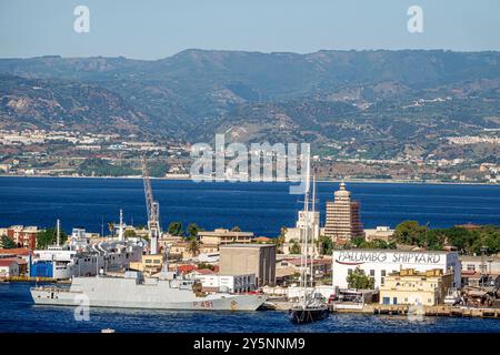 Messina Sizilien Italien, Hafen von Messina, Porto di Messina, Mittelmeer, Meerenge von Messina, Reggio Calabria, San Raineri Halbinsel, Zancle Falcata Gebiet Stockfoto