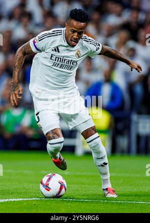 Madrid, Deutschland. September 2024. Fussball La Liga 6. Spieltag Real Madrid - Espanyol Barcelona am 21.09.2024 im Estadio Santiago Bernabeu in Madrid Eder Militao ( Madrid ) Foto: Revierfoto Credit: ddp Media GmbH/Alamy Live News Stockfoto