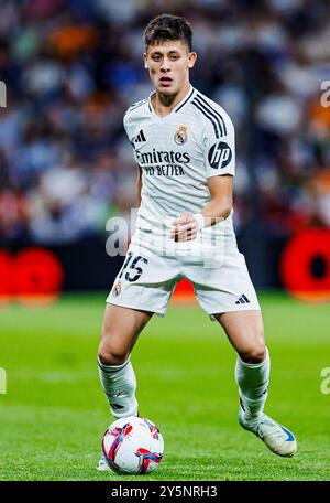 Madrid, Deutschland. September 2024. Fussball La Liga 6. Spieltag Real Madrid - Espanyol Barcelona am 21.09.2024 im Estadio Santiago Bernabeu in Madrid Arda Güler ( Madrid ) Foto: Revierfoto Credit: ddp Media GmbH/Alamy Live News Stockfoto