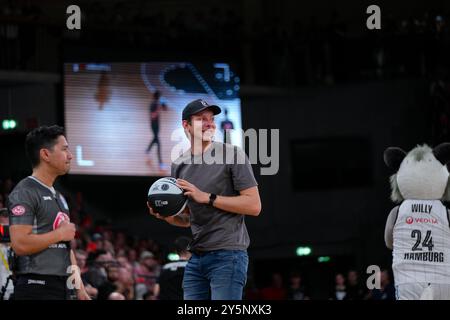 Hamburg, Deutschland. September 2024. Hamburg, 22. September 2024: Nils Ehlers beim easyCredit Basketball Bundesliga Spiel zwischen Veolia Towers Hamburg und Alba Berlin in der Inselpark Arena in Hamburg. (Julia Kneissl/SPP) Credit: SPP Sport Press Photo. /Alamy Live News Stockfoto