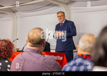 Liverpool, Großbritannien. SEPTEMBER 2024. Barry Gardiner spricht auf der Konferenz der Labour Party bei der Morgenstern-Zeitung . Credit Milo Chandler/Alamy Live News Stockfoto