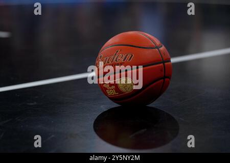 Hamburg, Deutschland. September 2024. Hamburg, 22. September 2024: Während des easyCredit Basketball Bundesliga-Spiels zwischen Veolia Towers Hamburg und Alba Berlin in der Inselpark Arena in Hamburg. (Julia Kneissl/SPP) Credit: SPP Sport Press Photo. /Alamy Live News Stockfoto