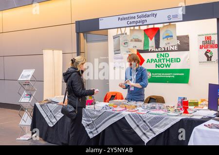 Liverpool, Großbritannien. SEPTEMBER 2024. Palästinensische Solidaritätskampagne, Stand auf der Labour Party-Konferenz. Credit Milo Chandler/Alamy Live News Stockfoto