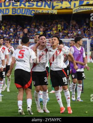 BUENOS AIRES, ARGENTINIEN - 21. SEPTEMBER: Matias Kranevitter, Franco Mastantuono und Claudio Echeverri Spieler von River Plate feiern nach dem Sieg Stockfoto