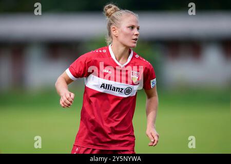 St. Leon Rot, Deutschland. September 2024. Leonie Maier (VfB, 31), Einzelbild, Einzelfoto, Aktion, Aktion, 22.09.2024, St. Leon-Rot (Deutschland), Fussball, Regionalliga Süd, TSG 1899 Hoffenheim U20 - VfB Stuttgart, 22.09.2024, St. Leon-Rot (Deutschland), Fussball, Regionalliga Süd, TSG 1899 HOFFENHEIM U20 - VFB STUTTGART, DFB/DFL-VORSCHRIFTEN VERBIETEN DIE VERWENDUNG VON FOTOGRAFIEN ALS BILDSEQUENZEN UND/ODER QUASI-VIDEO. Quelle: dpa/Alamy Live News Stockfoto